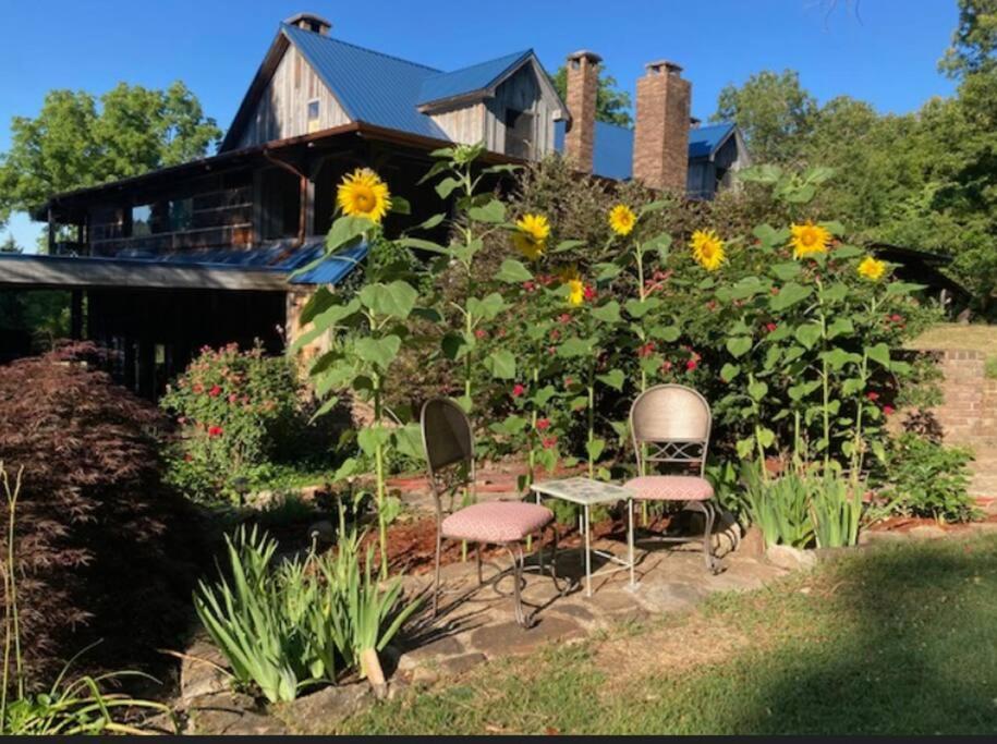 The Love Nest At Bluebird Estate Appartement Batesville Buitenkant foto