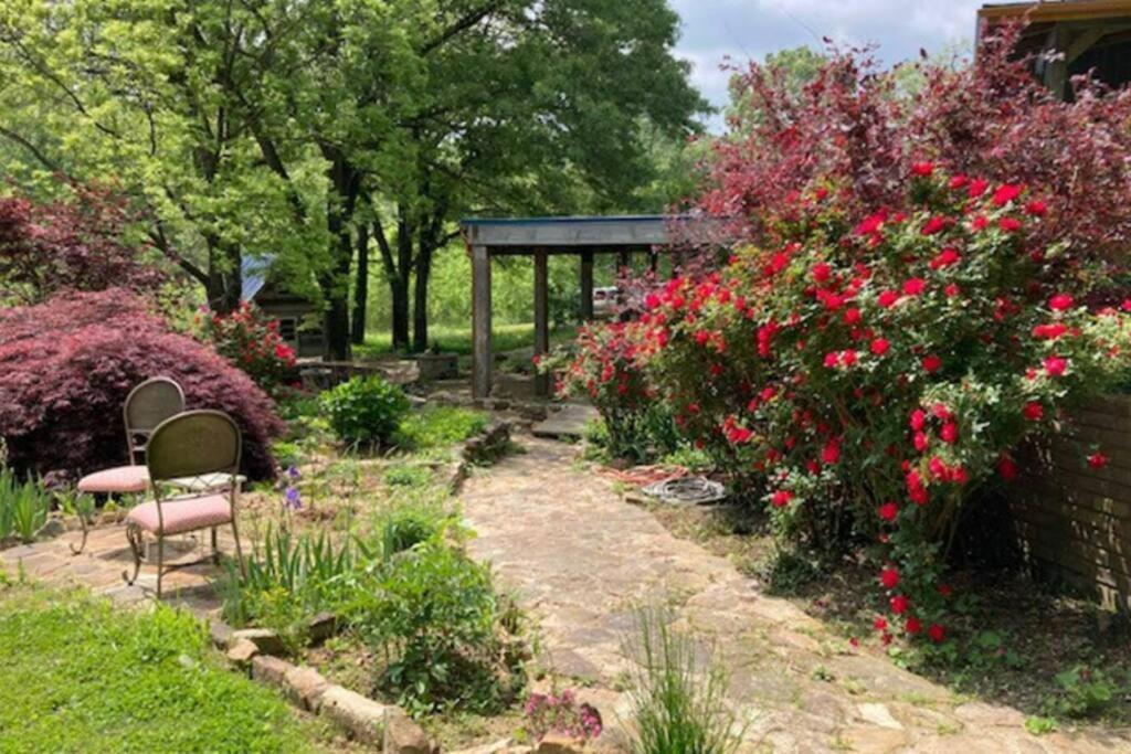 The Love Nest At Bluebird Estate Appartement Batesville Buitenkant foto